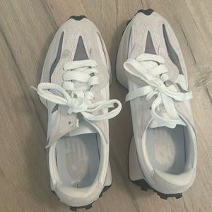 Never worn New Balance 327